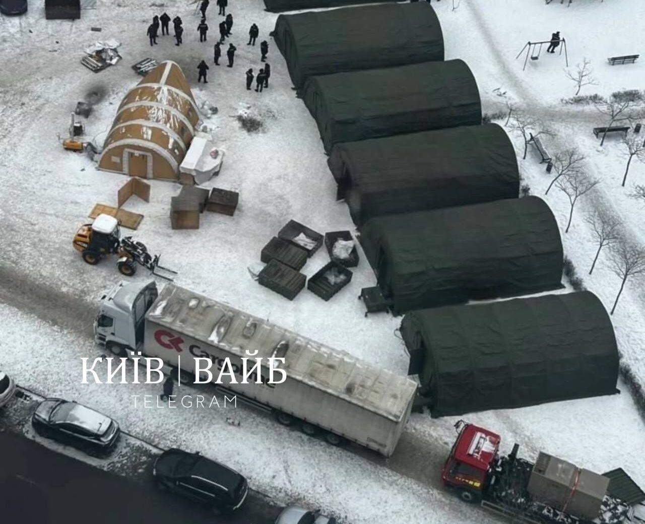 На Троєщині встановлюють великі опорні пункти обігріву для мешканців