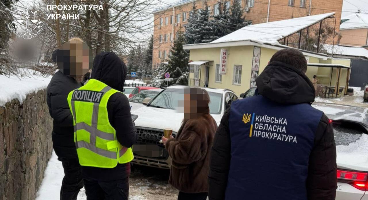У передмісті Києва  посадовець міськради вимагав “подарунок” за встановлення МАФу