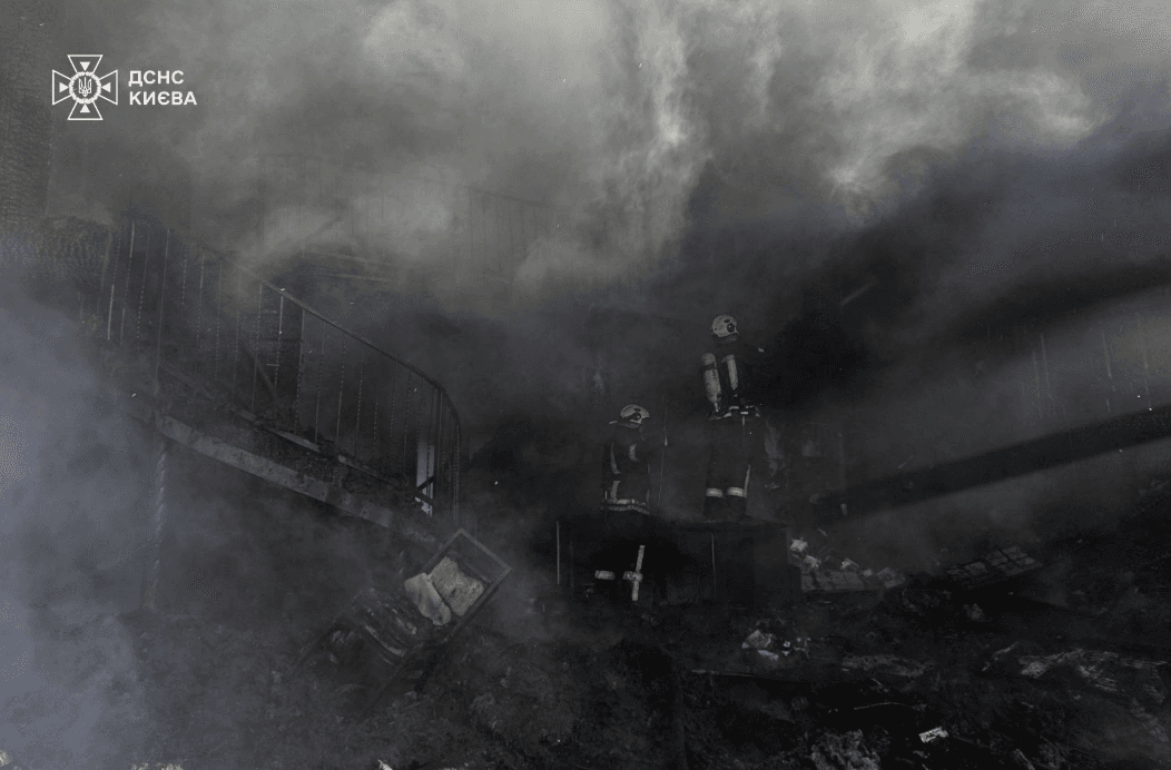 На Осокорках внаслідок пожежі постраждала мати з дитиною