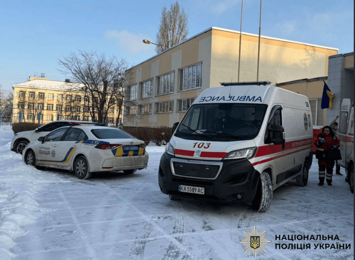У столичній школі учень напав з ножем на вчительку й однокласника