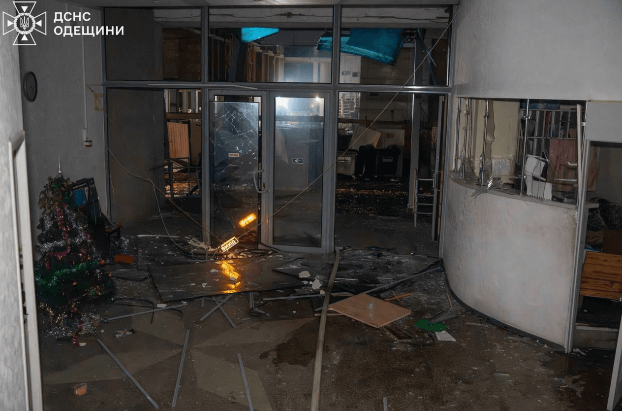 П’ятеро людей постраждали внаслідок атаки на Одесу: у місті – руйнування та пожежі
