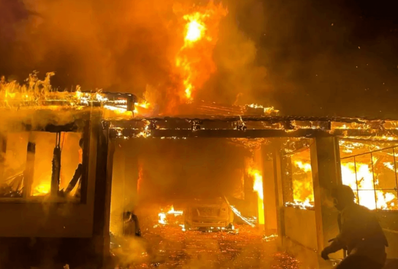 У пожежі під Бучею загинула дружина ексзаступника голови КОДА, він з доньками – у лікарні