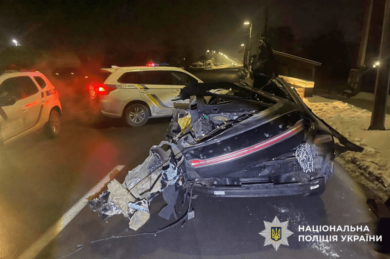 Lincoln врізався у вантажівку на Кільцевій дорозі: водій загинув