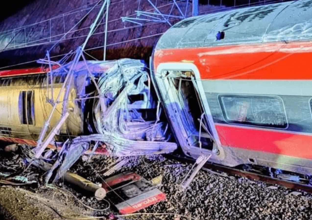 Два потяги зіткнулись в Іспанії: щонайменше 21 людина загинула