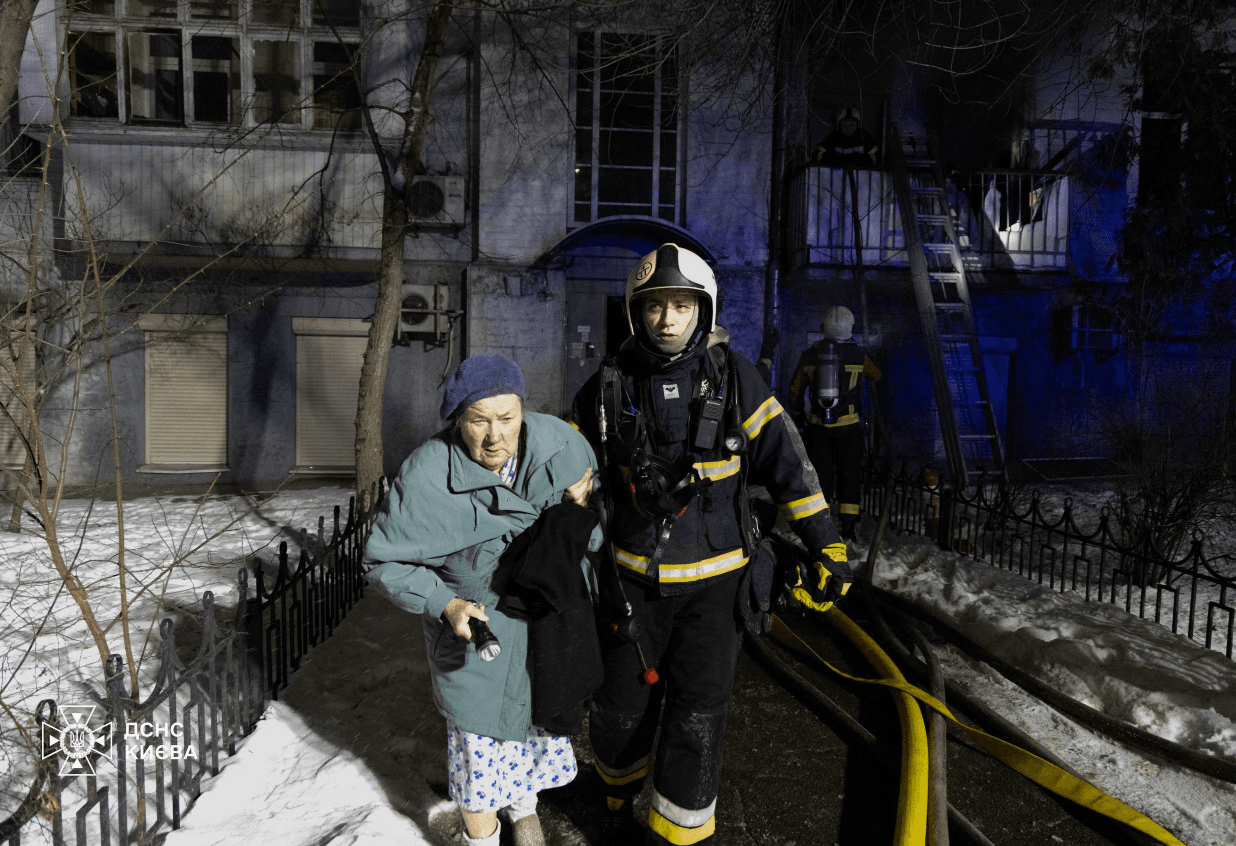 Внаслідок пожежі у Голосієві евакуювали мешканців будинку, є постраждалі