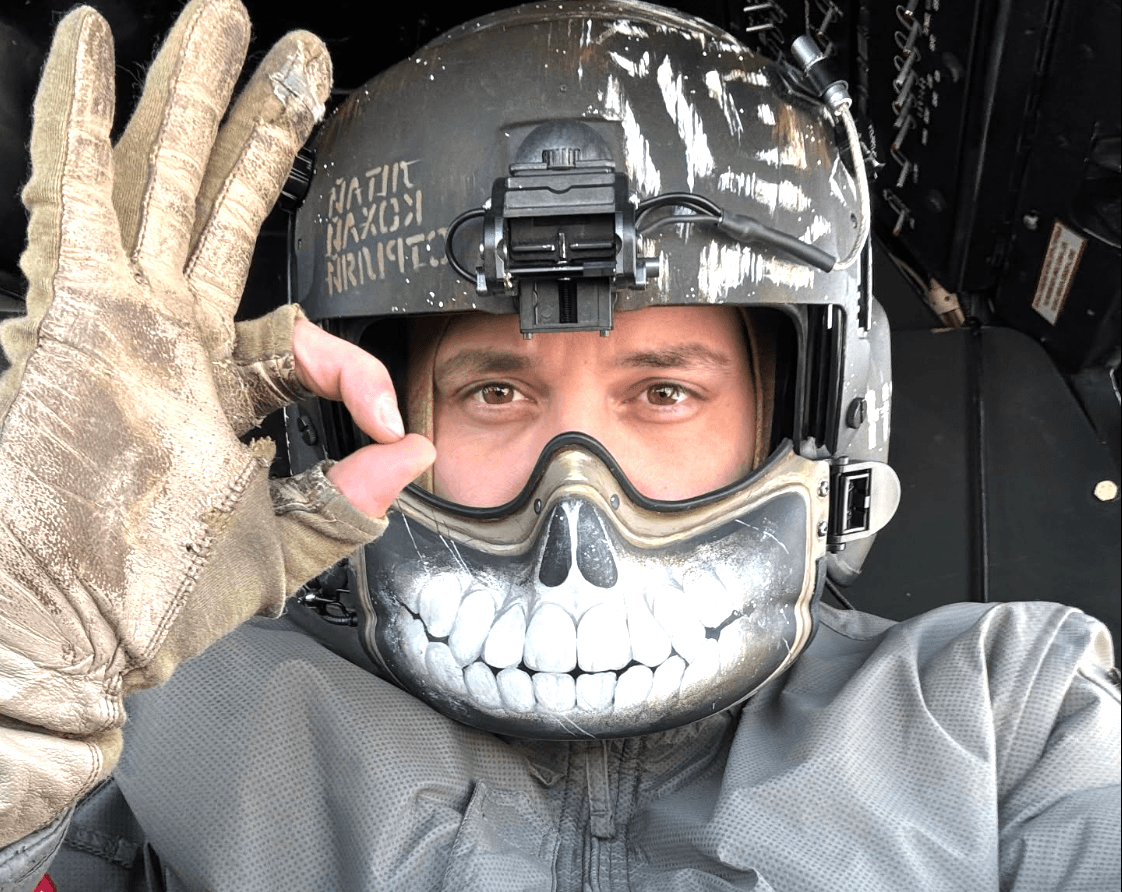 Пілот ЗСУ «Крижик» перед кожним вильотом пише про свої почуття коханій