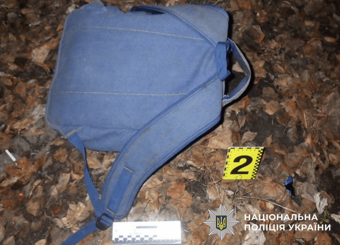 У Голосієві двоє чоловіків жорстоко побили та пограбували військового