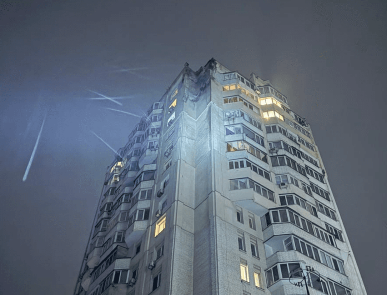 Внаслідок нічної атаки на Київ постраждав Голосіївський район