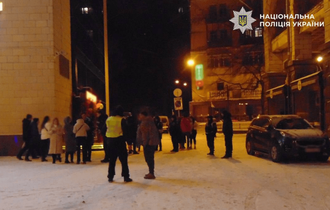 Троє п’яних молодиків влаштували масову бійку на Хрещатику