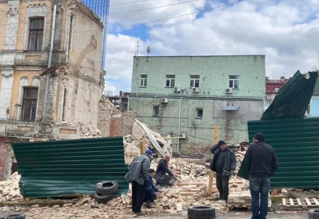 Хто відбудує Подільську поліцейську дільницю: у Києві виник конфлікт через реконструкцію дому 1902 року