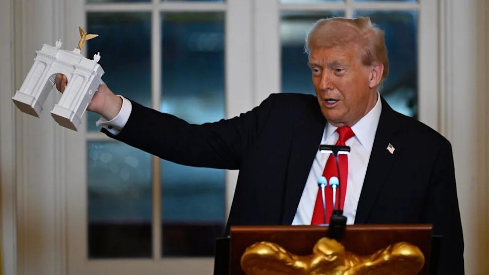 Трамп вирішив побудувати у Вашингтоні гігантську тріумфальну арку та знову погрожує Канаді