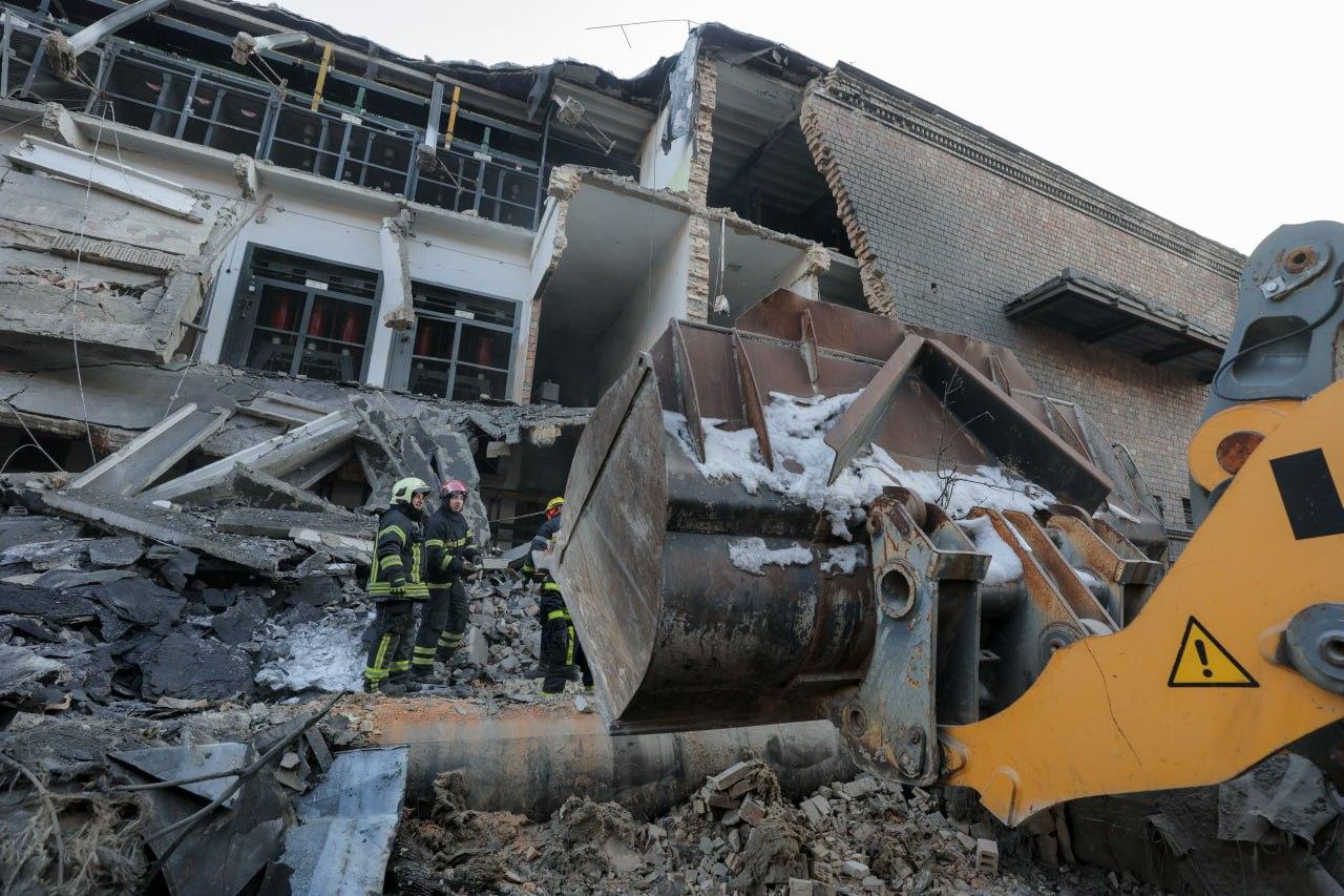 Генсек НАТО побував на київській ТЕЦ, яку вночі атакувала РФ (відео)