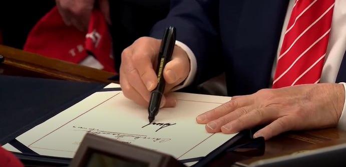 Трамп підписав закон, який завершив частковий шатдаун уряду США