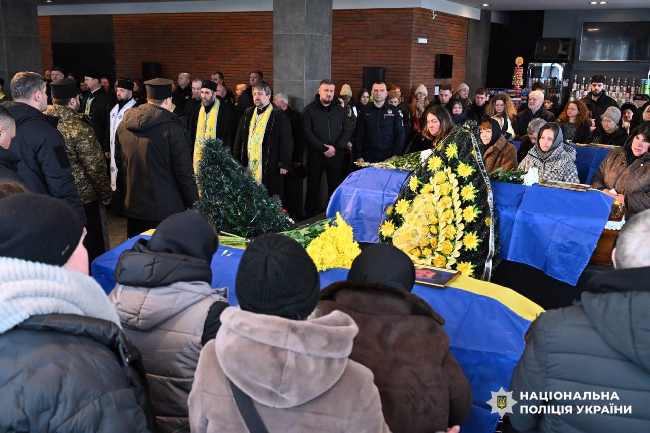 Буковина попрощалася із трьома воїнами-поліцейськими, які загинули у День закоханих