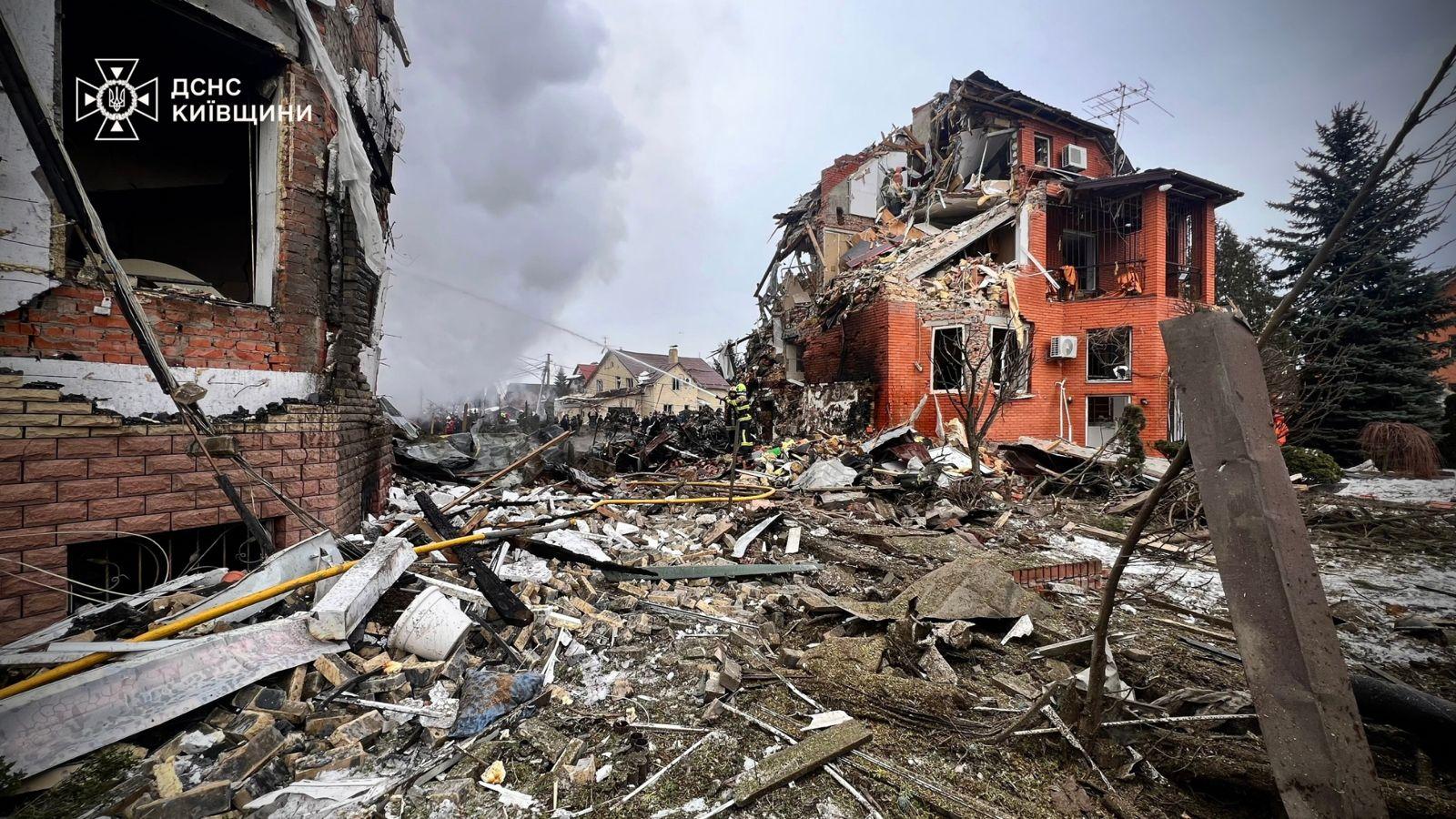 Кличко розповів про наслідки ворожої атаки на Київ, у передмісті триває розбір завалів