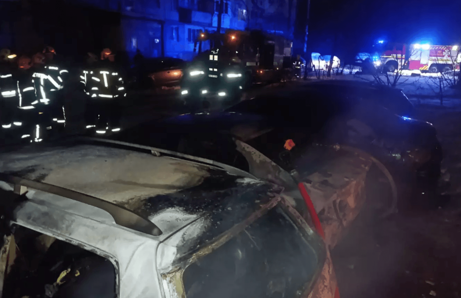 На Оболоні палаючий трансформатор пошкодив п’ять автівок