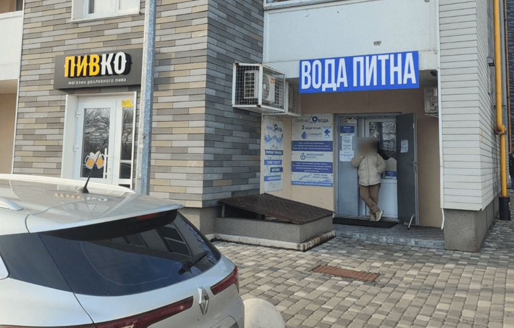 Харківське шосе звільнять від незаконних рекламних вивісок