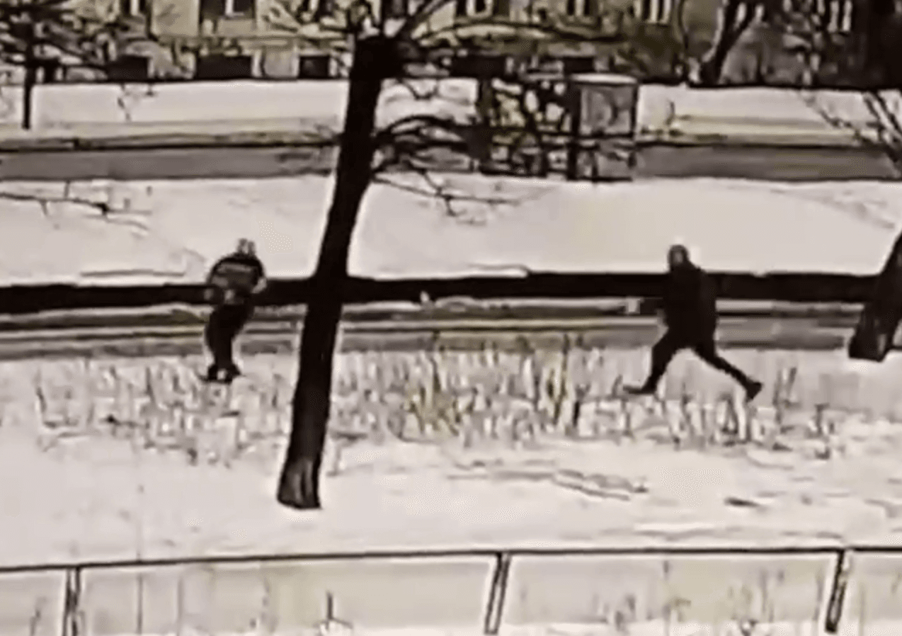 У Києві охоронці супермаркету ганялися за чоловіком з вкраденою упаковкою слабоалкоголки