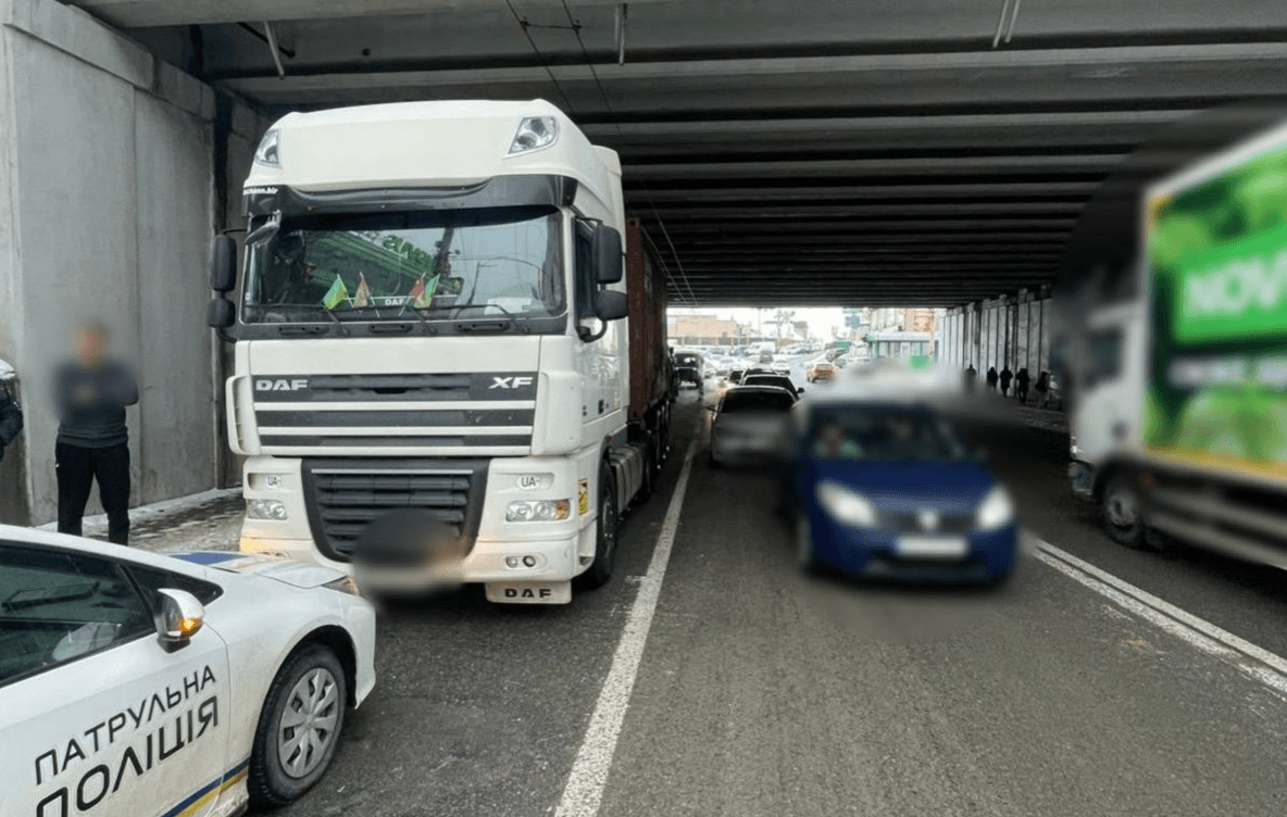 На проспекті Леся Курбаса – великий затор: обирайте інші шляхи проїзду