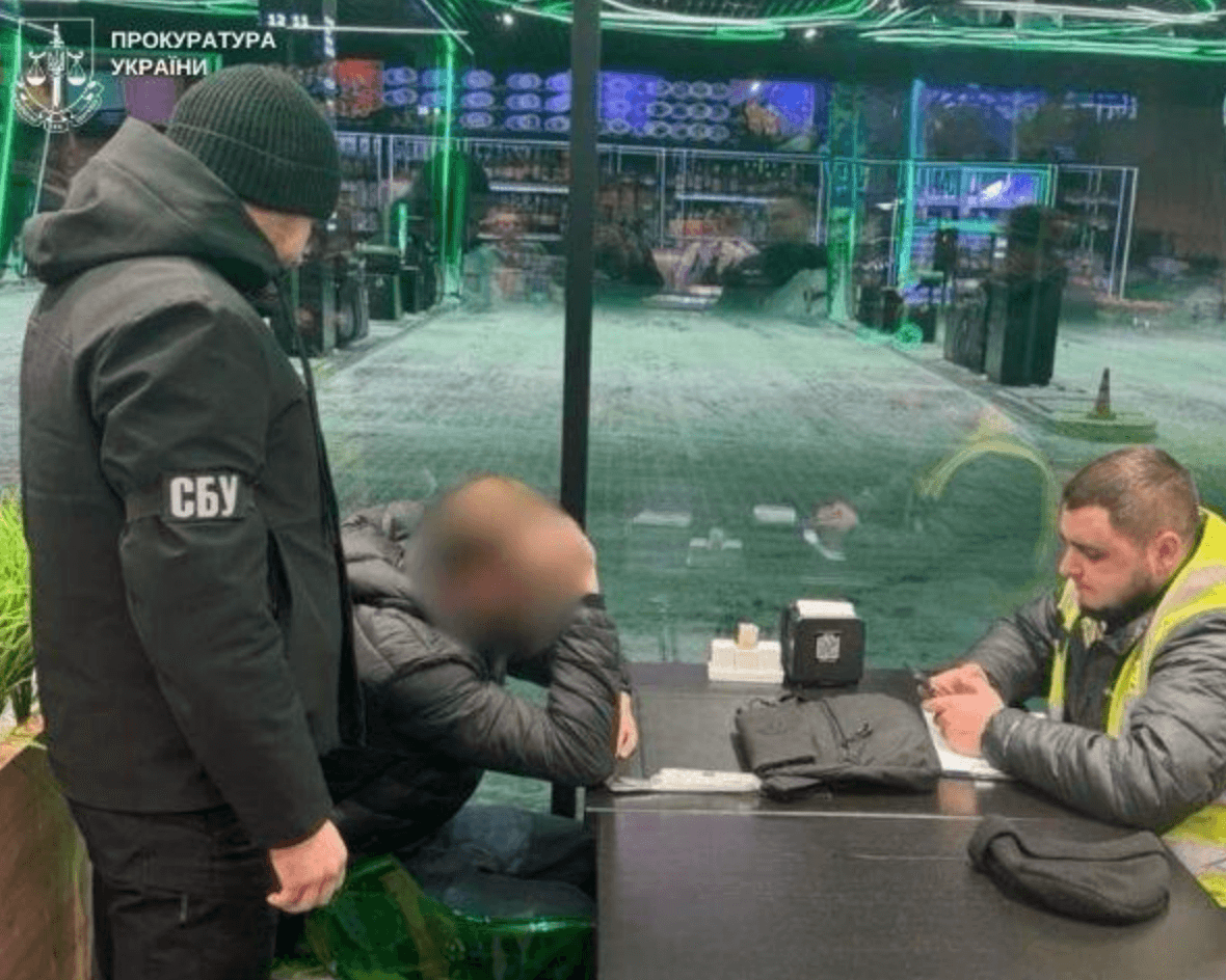 Киянин за 13000 доларів обіцяв переправити чоловіка до Угорщини поза пунктом пропуску