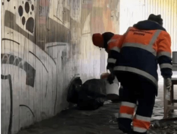 У підземному переході на Лук’янівці обвалилась стеля