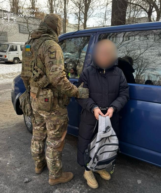 У Києві затримали співмешканців за збут дитячої порнографії: серед потерпілих — донька жінки