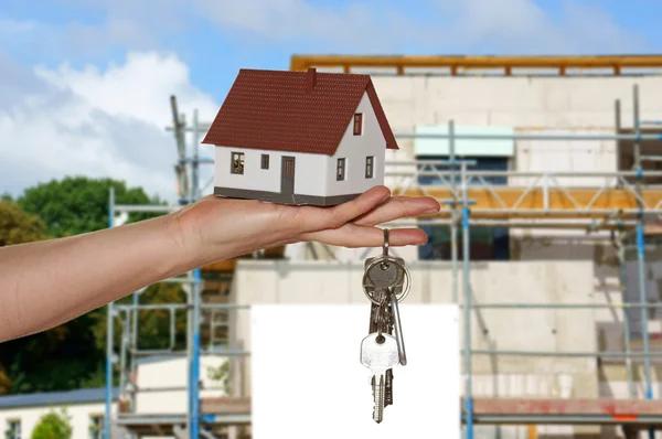 Будинок під ключ в Києві чи будівництво поетапно — що вигідніше