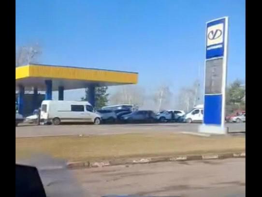 На паливному ринку України ажіотаж: за два дні ціни на АЗС зросли на 10 грн