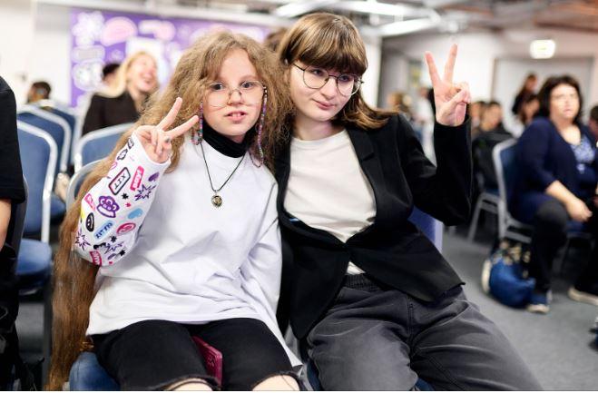 Школярка Ліда, яка має порушення зору, веде творчий блог та експерементує зі світлом