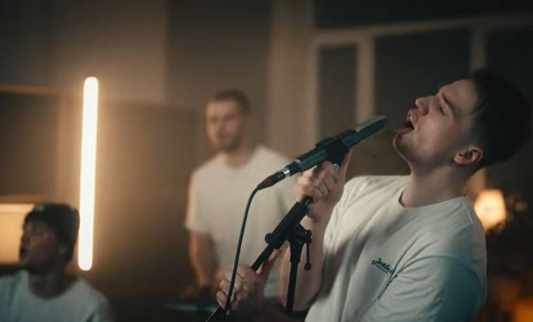 Київські хокеїсти переспівали хіт “Не складається”