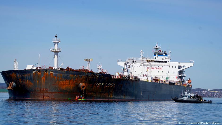 Бельгія захопила танкер “тіньового флоту” РФ під час операції “Синій порушник” (відео)