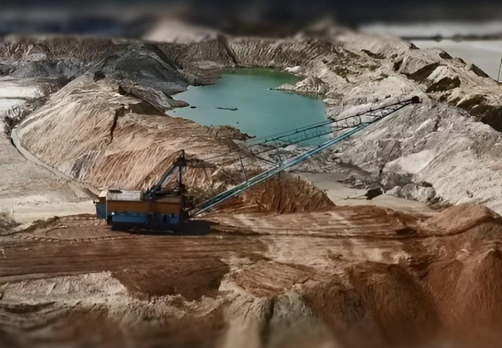 Видобувати титан з родовищ, що належали Фірташу, планують через аукціон