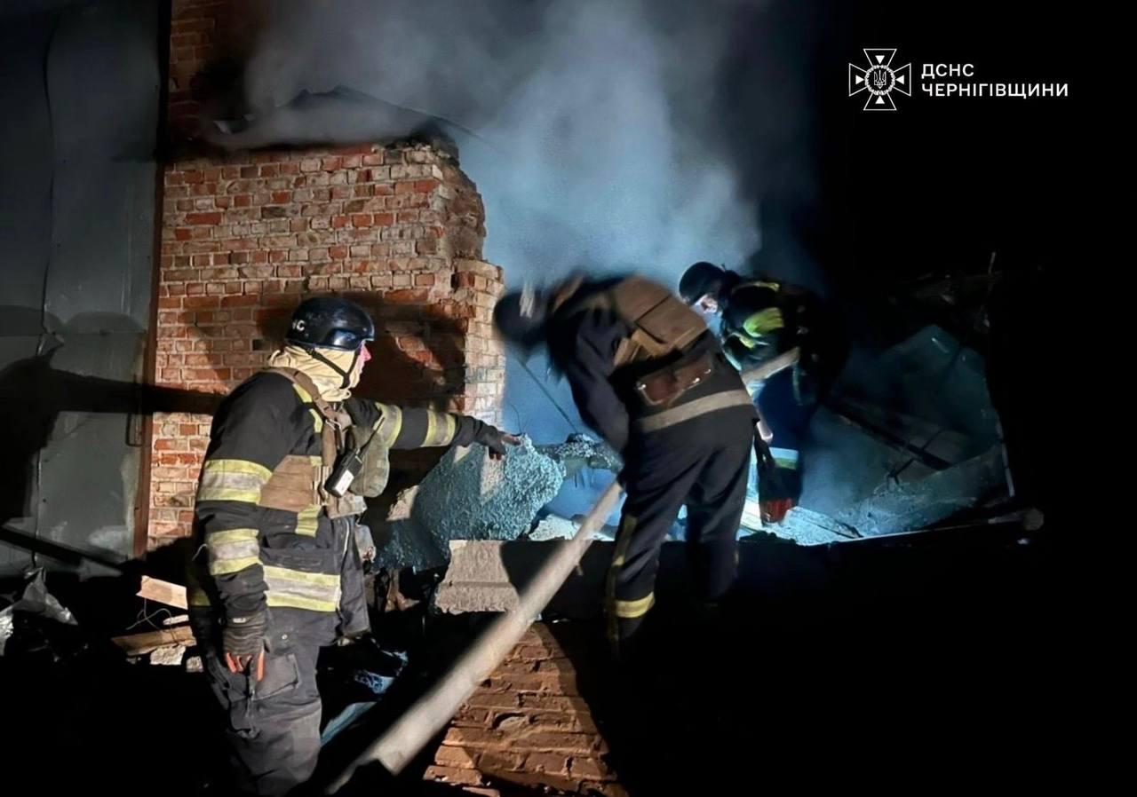 Росія вночі атакувала Чернігівщину дронами: виникли пожежі на підприємствах