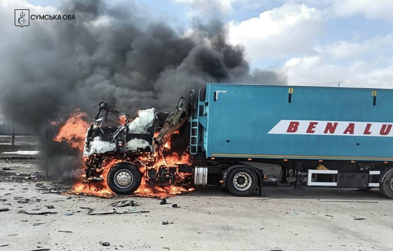 На Сумщині російський дрон влучив у вантажівку із зерном: загинув 40-річний водій