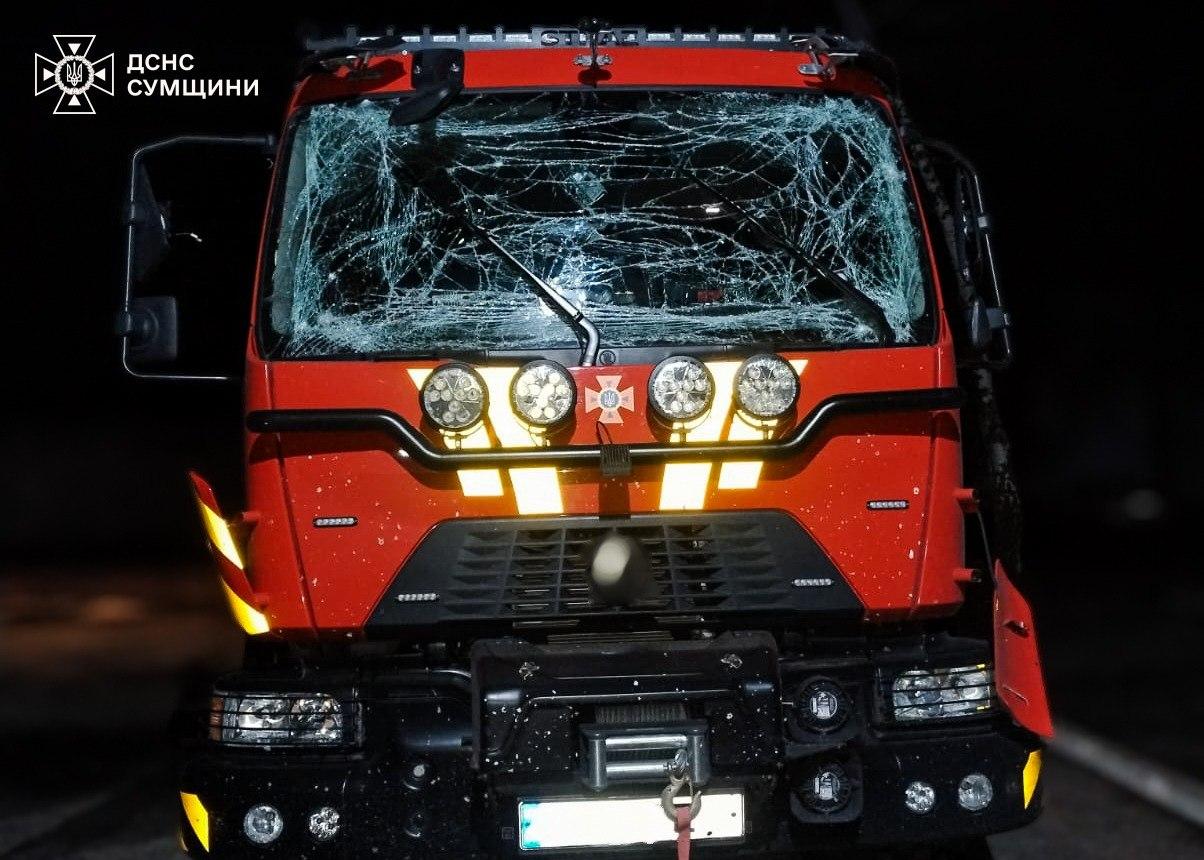 На Одеській залізниці загинула провідниця, у Сумах ворог наніс удар по рятувальниках