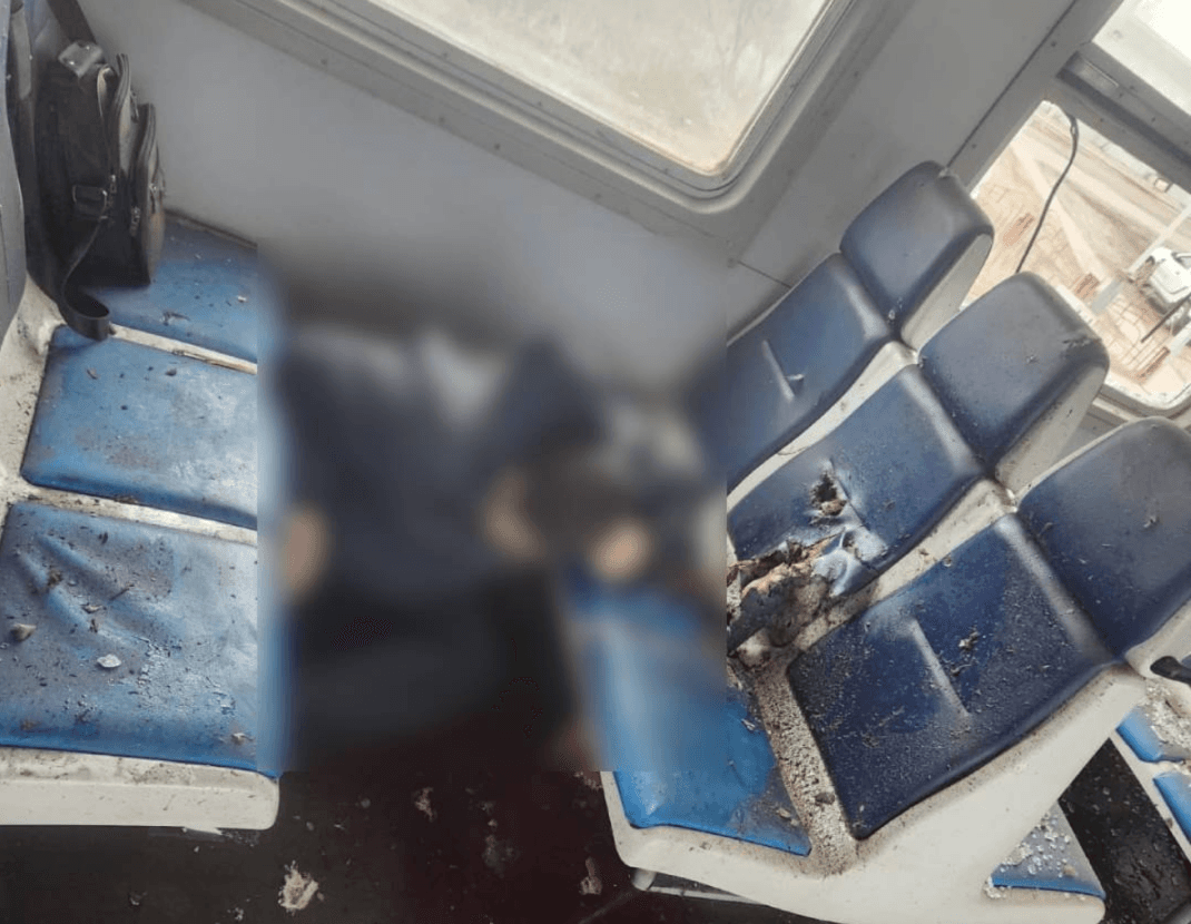 На Харківщині росіяни поцілили дроном в електропоїзд: загинув пасажир, є постраждалі