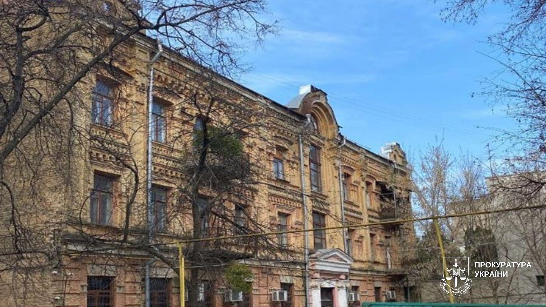Прокуратура Києва через суд вимагає врятувати історичний будинок на Ярославовому Валу