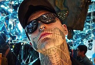 230 тату кісток скелета: українець побив світовий рекорд легендарного Zombie Boy