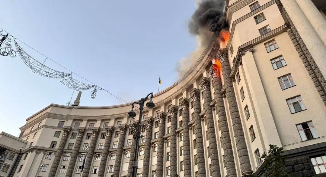 Будинок Уряду пропонують відновлювати після влучання «Іскандера» в дусі кінцуґі