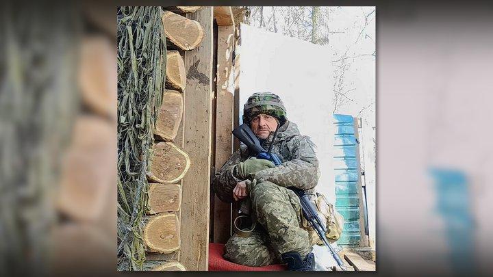 «Шукаю батька»: мешканець Київщини встановлює автівки-оголошення біля шпиталів по всій Україні