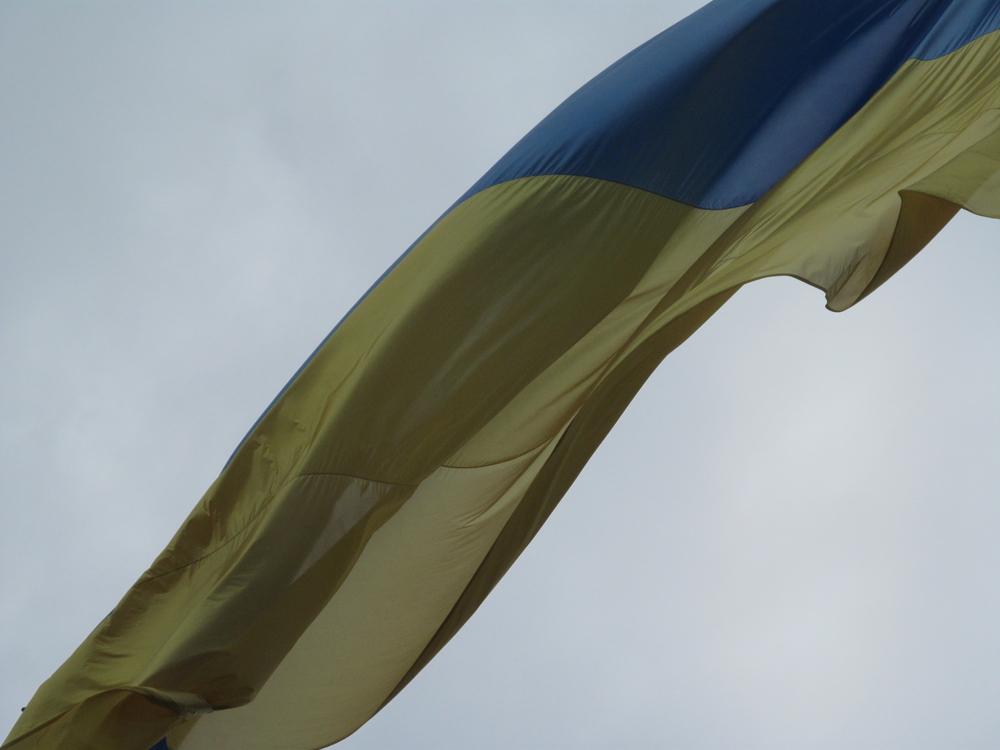 У столиці приспустили головний прапор України