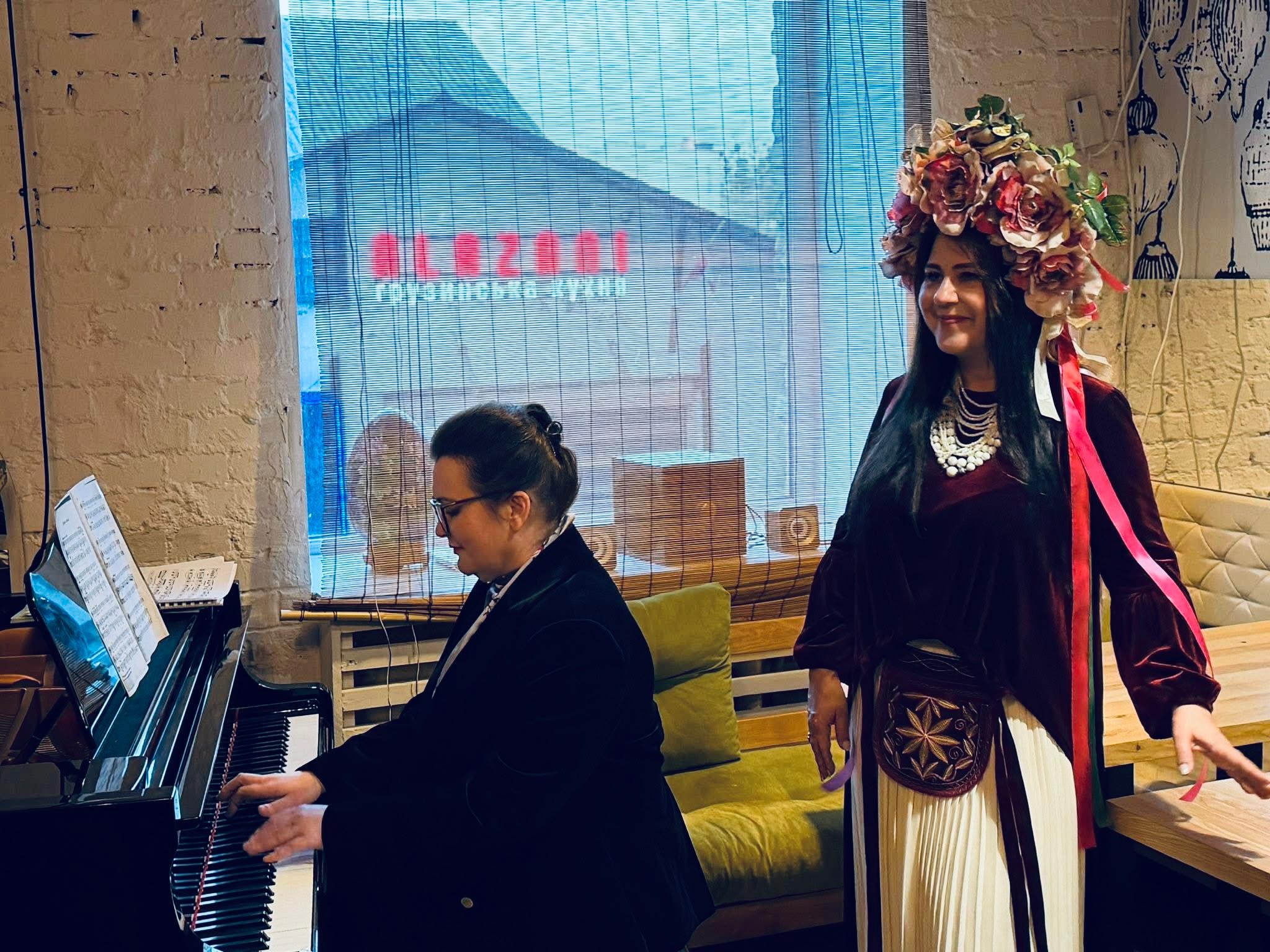 Анжеліка Рудницька запрошує на персональну виставку “Великодній Сад”