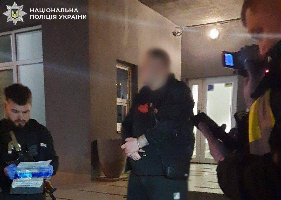 Поліцейські затримали чоловіка, який влаштував стрілянину у Дарниці