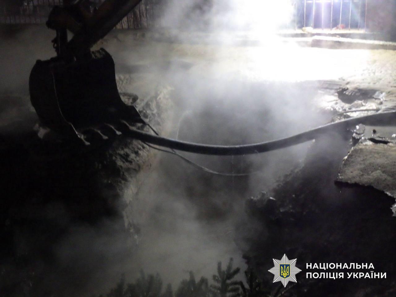 На Оболоні під час випробувань пошкодило тепломережу: аварію локалізували, триває ремонт