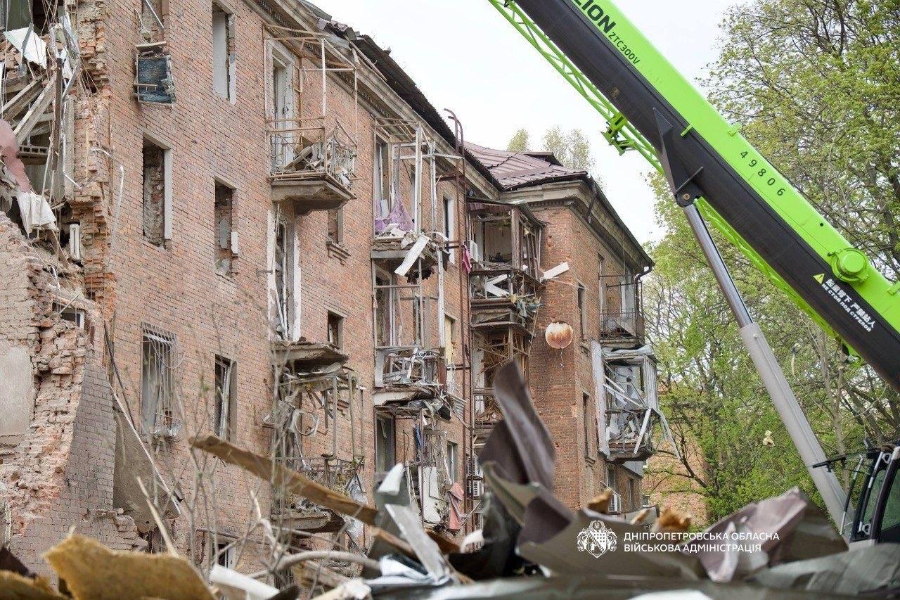 Зросла кількість загиблих внаслідок обстрілу Дніпра 25 квітня