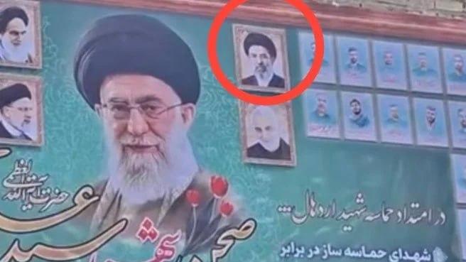 В Ірані фото Моджтаби Хаменеї з’явилося на дошці з «мучениками», що посилило чутки про його стан