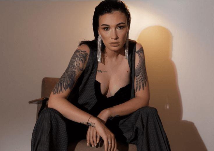 Жителі Чернівців заборонили виступати у своєму місті Анастасії Приходько: “за київську російську”