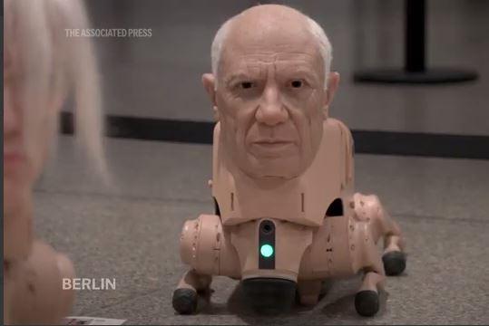 Ходить Ілон Маск та Марк Цукерберг: у Берліні відбулася виставка робопсів із головами знаменитостей