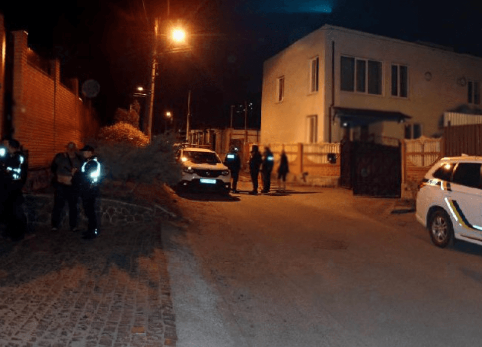 Киянин влаштував стрілянину на Святошині: поранення отримала жінка