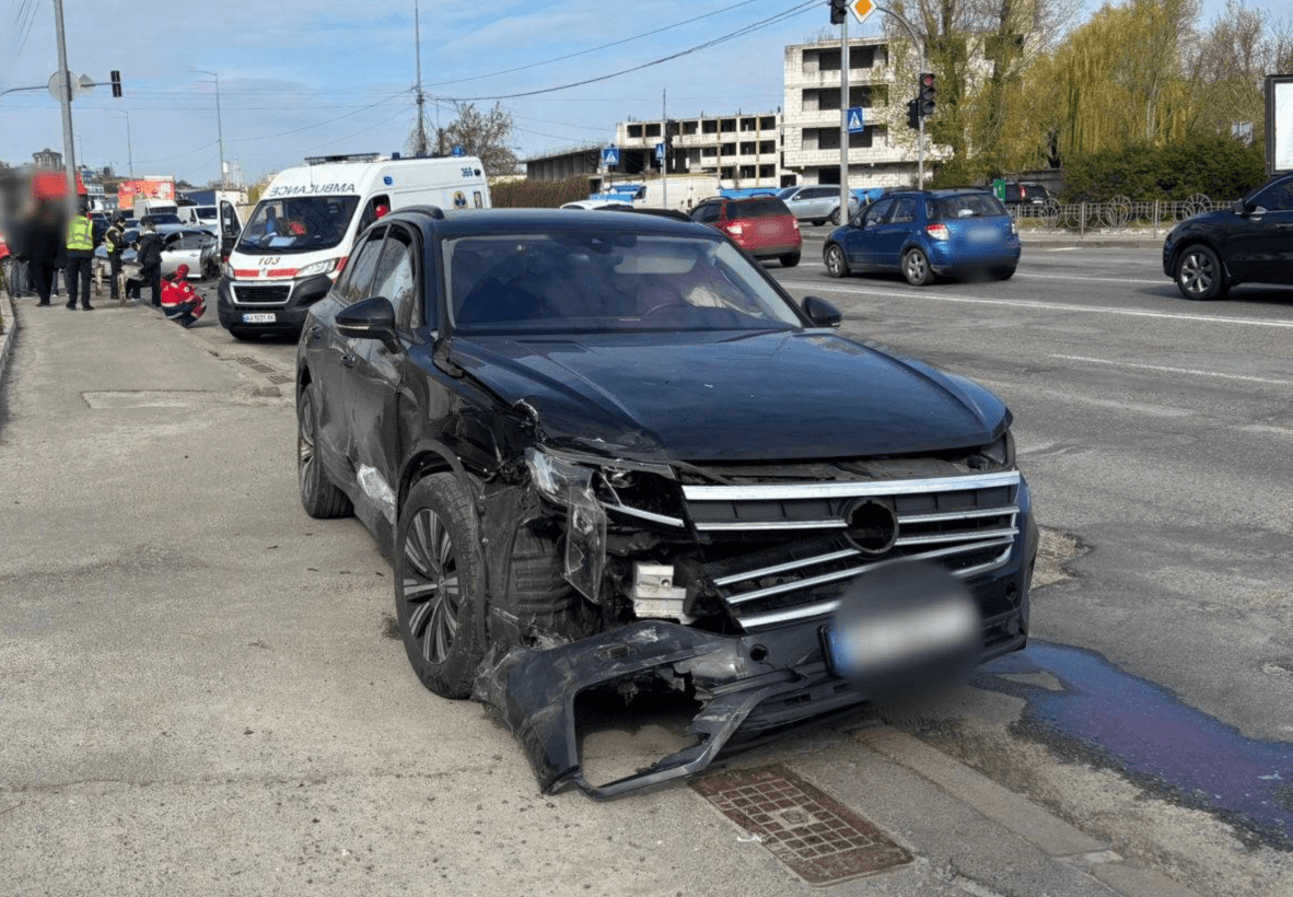 На Набережно-Луговій – великий затор: шукайте інші шляхи проїзду